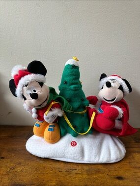 ANIMATED DISNEY MICKEY / MINNIE WITH LIGHTED CHRISTMAS TREE CHRISTMAS DISPLAY